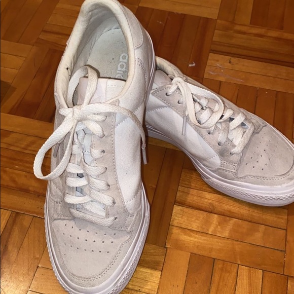 White sneaker - Picture 2 of 3